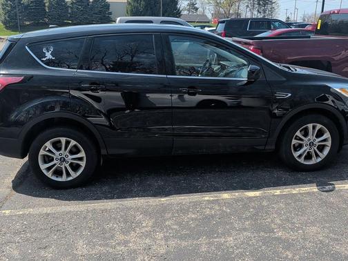 Ruby Red Metallic Tinted Clearcoat 2017 Ford Escape SE