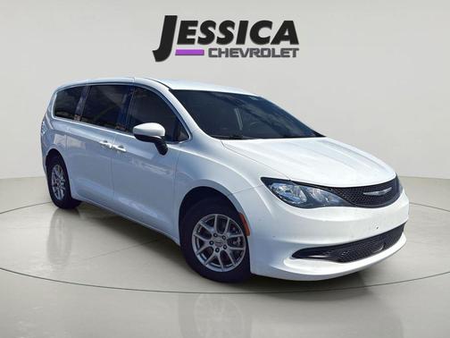 Bright White Clearcoat 2023 Chrysler Voyager LX
