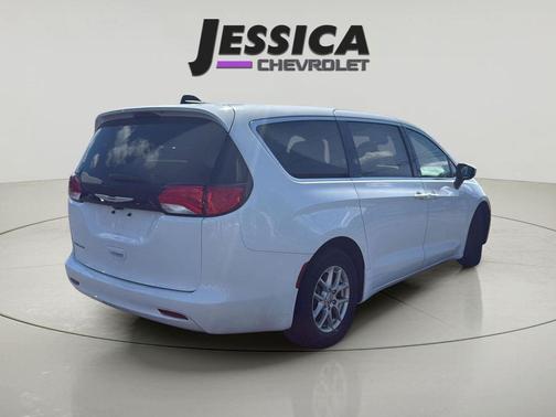 Bright White Clearcoat 2023 Chrysler Voyager LX
