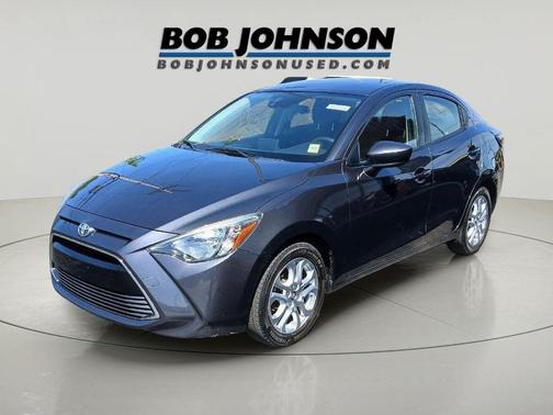 Graphite 2017 Toyota Yaris iA Base