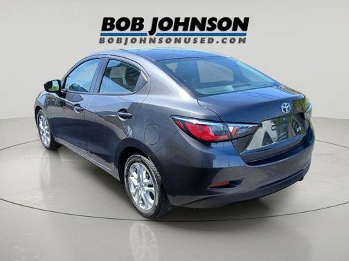 Graphite 2017 Toyota Yaris iA Base