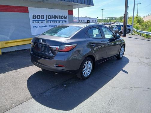Graphite 2017 Toyota Yaris iA Base