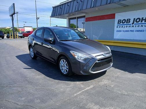 Graphite 2017 Toyota Yaris iA Base