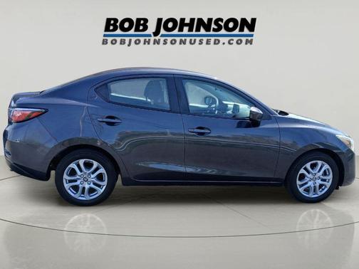 Graphite 2017 Toyota Yaris iA Base