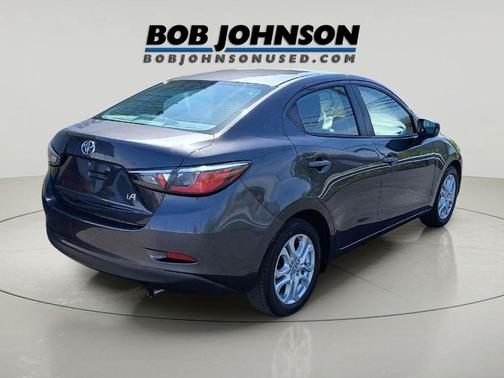 Graphite 2017 Toyota Yaris iA Base