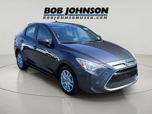 Graphite 2017 Toyota Yaris iA Base