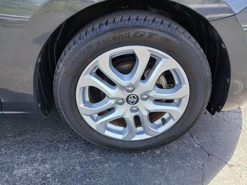 Graphite 2017 Toyota Yaris iA Base