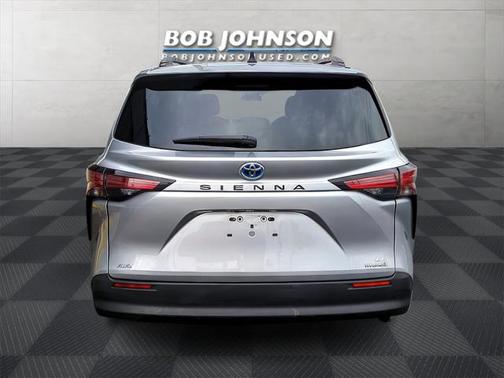 2022 Toyota Sienna LE