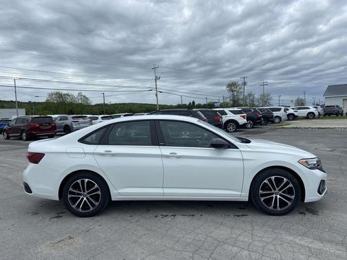 Pure White 2023 Volkswagen Jetta 1.5T Sport