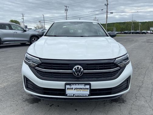 Pure White 2023 Volkswagen Jetta 1.5T Sport