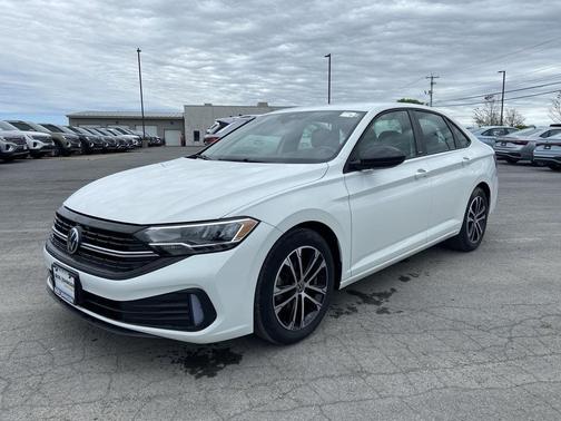 Pure White 2023 Volkswagen Jetta 1.5T Sport