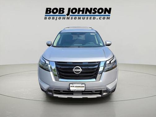 2023 Nissan Pathfinder SL 4WD