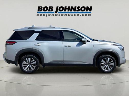 2023 Nissan Pathfinder SL 4WD