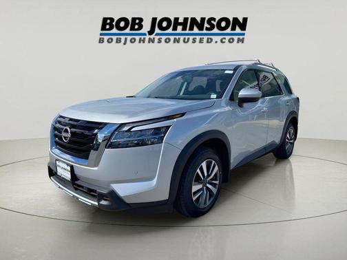 2023 Nissan Pathfinder SL 4WD