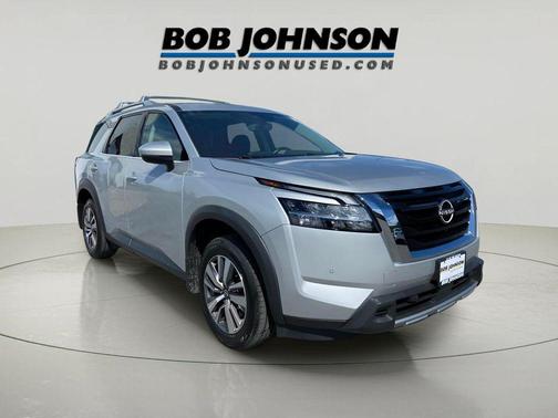 2023 Nissan Pathfinder SL 4WD