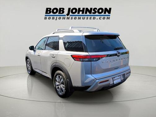 2023 Nissan Pathfinder SL 4WD
