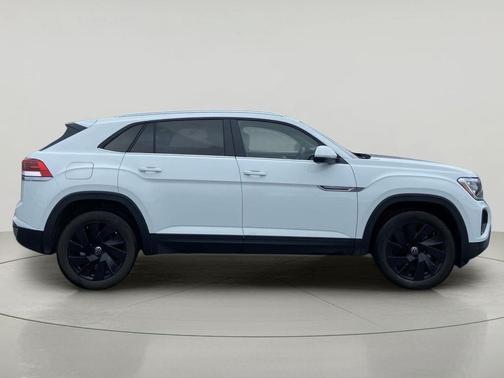 Pure White 2024 Volkswagen Atlas Cross Sport 2.0T SE w/Technology 4MOTION