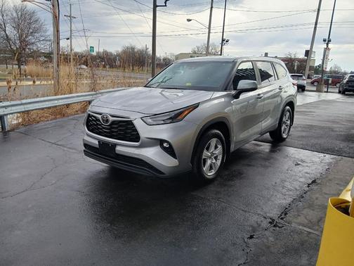 2023 Toyota Highlander LE