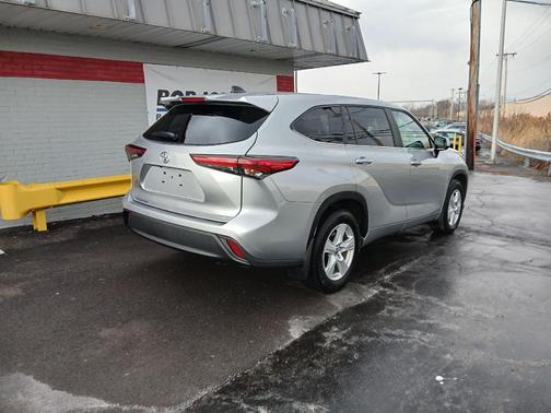 2023 Toyota Highlander LE