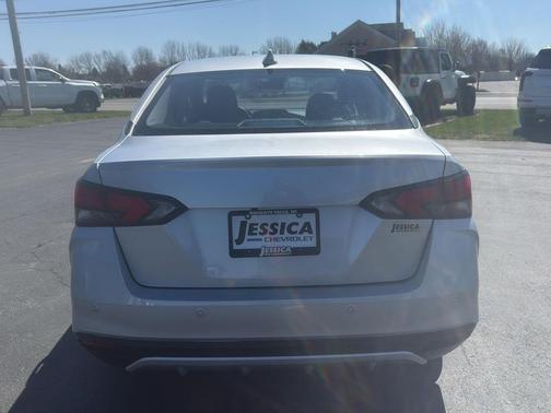 Brilliant Silver Metallic 2025 Nissan Versa 1.6 SV