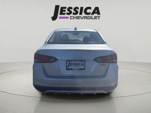 Brilliant Silver Metallic 2025 Nissan Versa 1.6 SV