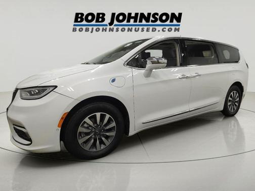 2022 Chrysler Pacifica Hybrid Limited