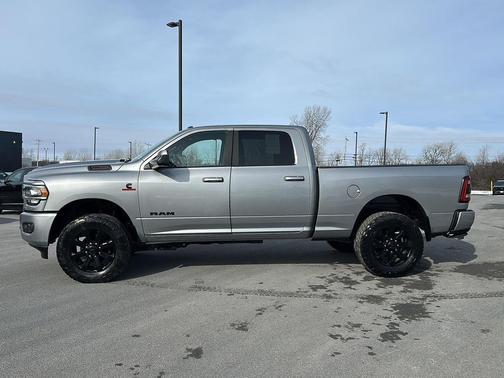 2022 RAM 3500 Big Horn Crew Cab 4x4 6'4' Box