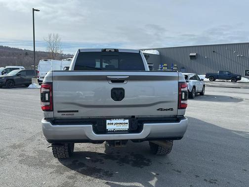 2022 RAM 3500 Big Horn Crew Cab 4x4 6'4' Box