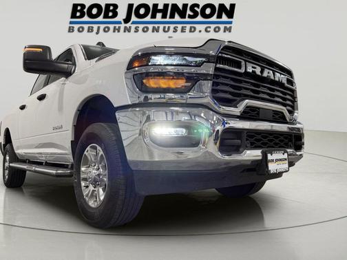 Bright White Clearcoat 2026 RAM 2500 Big Horn Crew Cab 4x4 6'4' Box