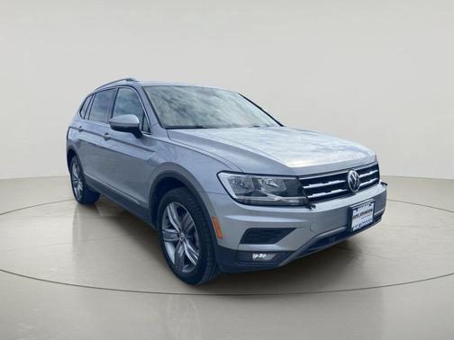 Platinum Gray Metallic 2021 Volkswagen Tiguan 2.0T SE 4MOTION