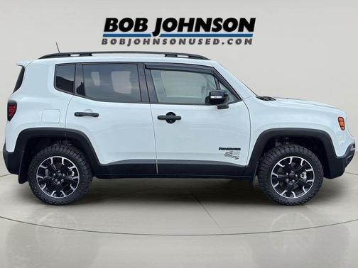 Alpine White Clearcoat 2023 Jeep Renegade Upland
