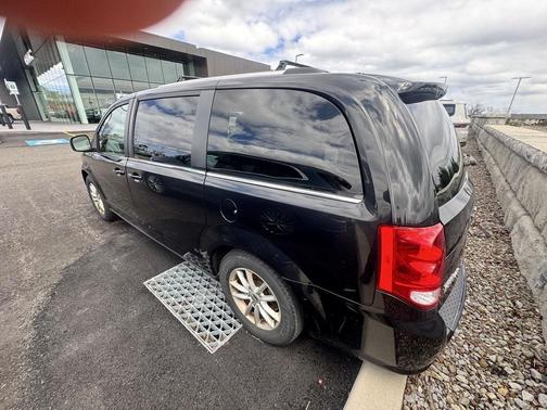 Black Onyx Crystal Pearlcoat 2019 Dodge Grand Caravan SXT