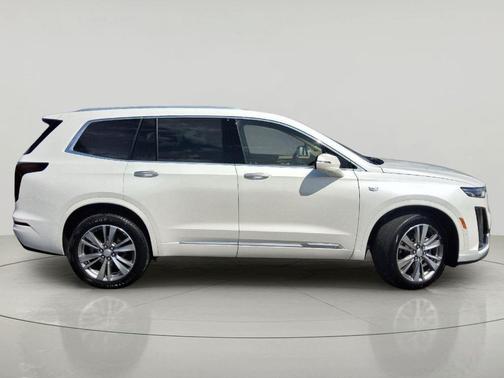 Crystal White Tricoat 2022 Cadillac XT6 Premium Luxury AWD