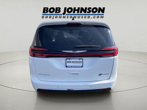 Bright White Clearcoat 2023 Chrysler Pacifica Hybrid Limited