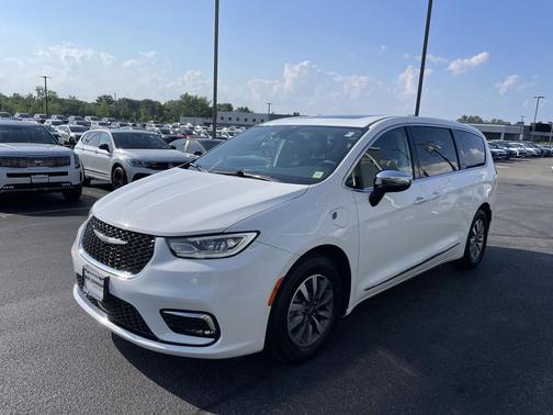 Bright White Clearcoat 2023 Chrysler Pacifica Hybrid Limited