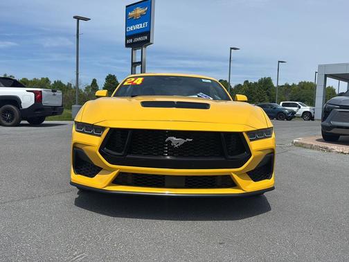 Yellow Splash Metallic Tri-coat 2024 Ford Mustang GT Premium