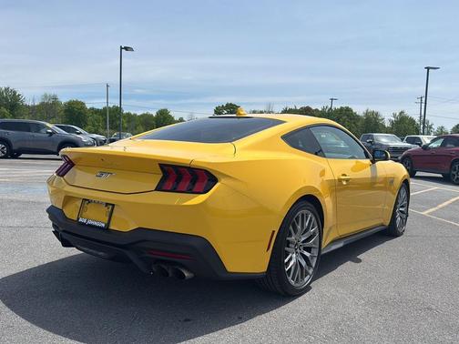 Yellow Splash Metallic Tri-coat 2024 Ford Mustang GT Premium