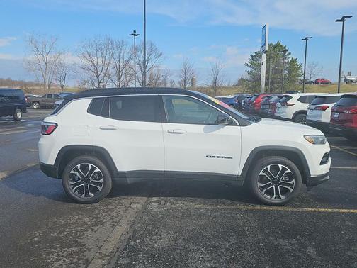 Bright White Clearcoat 2023 Jeep Compass Limited
