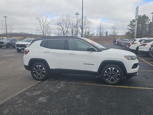 Bright White Clearcoat 2023 Jeep Compass Limited