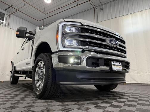 Oxford White 2025 Ford F-350 Lariat