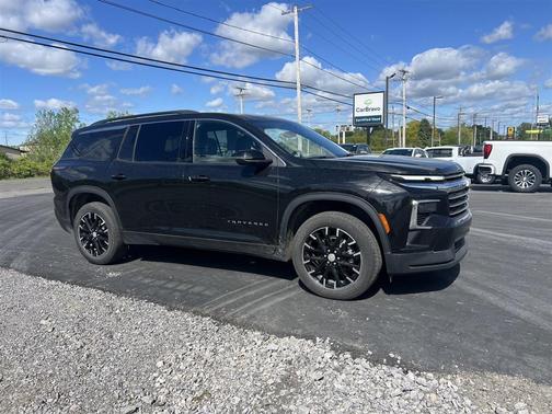 Mosaic Black Metallic 2025 Chevrolet Traverse LT