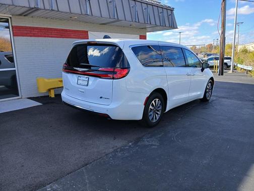 2024 Chrysler Pacifica Hybrid Select