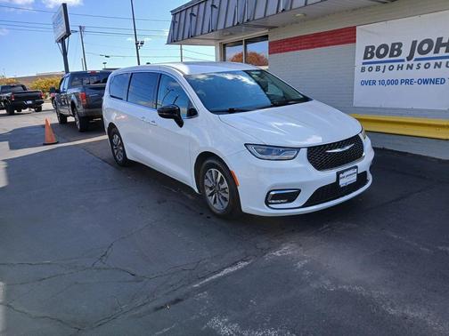 2024 Chrysler Pacifica Hybrid Select
