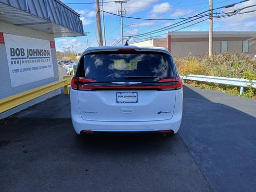 2024 Chrysler Pacifica Hybrid Select