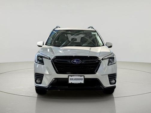 Crystal White Pearl 2022 Subaru Forester Limited