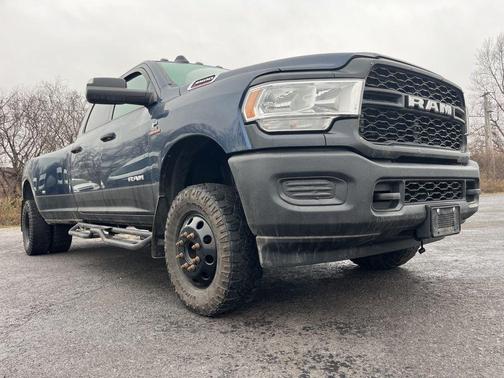 2022 RAM 3500 Tradesman Crew Cab 4x4 8' Box