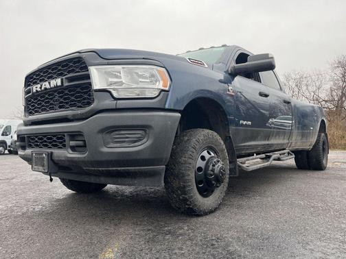 2022 RAM 3500 Tradesman Crew Cab 4x4 8' Box