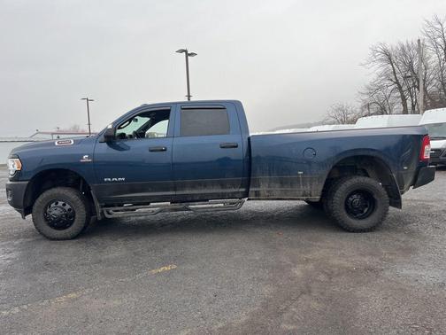 2022 RAM 3500 Tradesman Crew Cab 4x4 8' Box