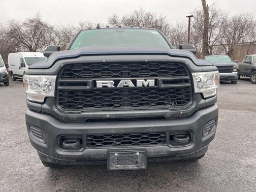 2022 RAM 3500 Tradesman Crew Cab 4x4 8' Box