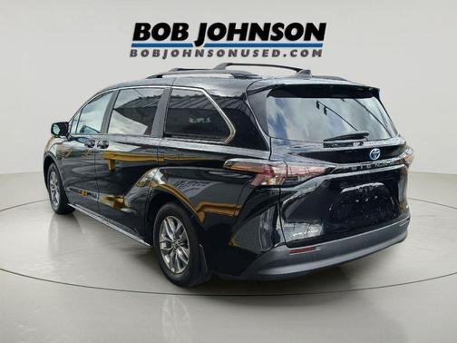 2025 Toyota Sienna LE